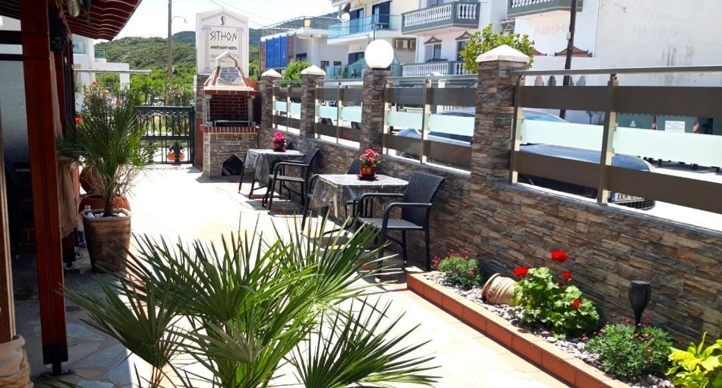 Apartmenthotel Sithon Sarti Bagian luar foto